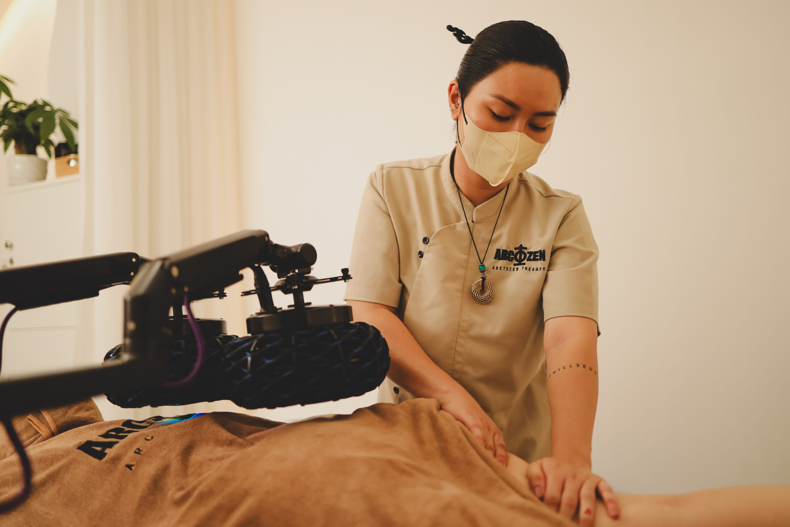 KHÁM PHÁ TÁC ĐỘNG CỦA TRƯỜNG ĐIỆN TỪ ĐỐI VỚI GIAO TIẾP TẾ BÀO – TƯƠNG LAI CỦA PHƯƠNG PHÁP PEMF.